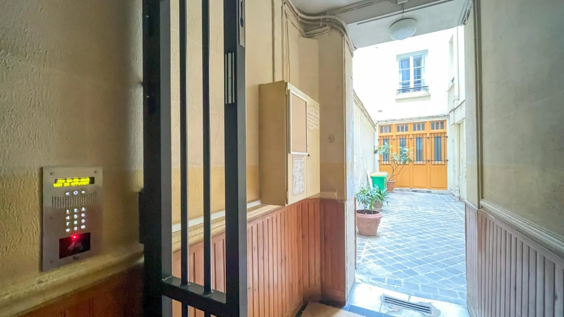 Urban Flat 101 - Maire Apartment Paris